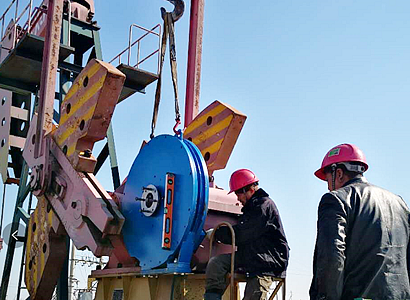 創(chuàng)新形成了抽油機(jī)半直驅(qū)采油技術(shù)，**了系統(tǒng)能耗減少了維護(hù)工作量，提高了**性